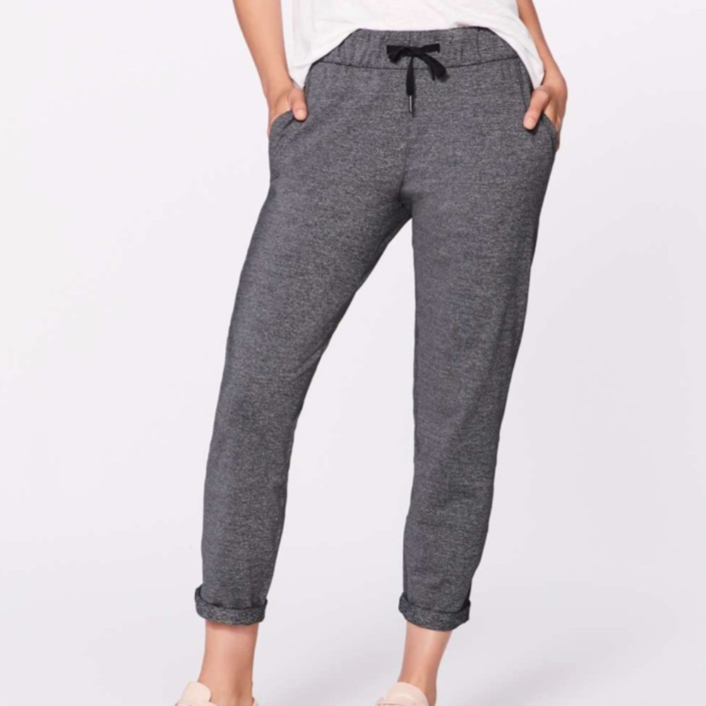 Lululemon Heathered Black On The Fly Pant *28"